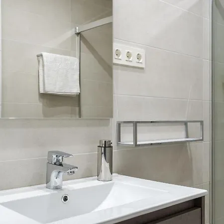 Bilbao Costa-algorta-getxo-parking-playa-metro-bilbao A 20 Minutos * Getxo