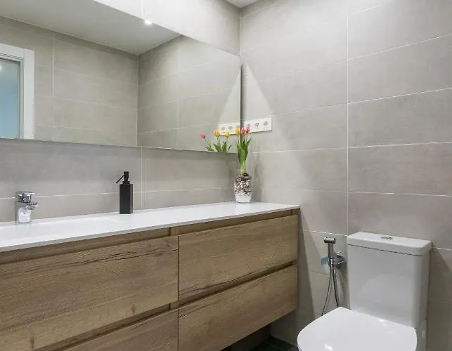 Bilbao Costa-algorta-getxo-parking-playa-metro-bilbao A 20 Minutos * Getxo